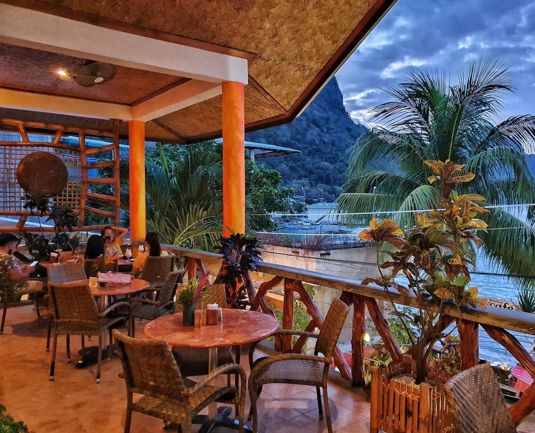 El Nido Boutique & Art Cafe
