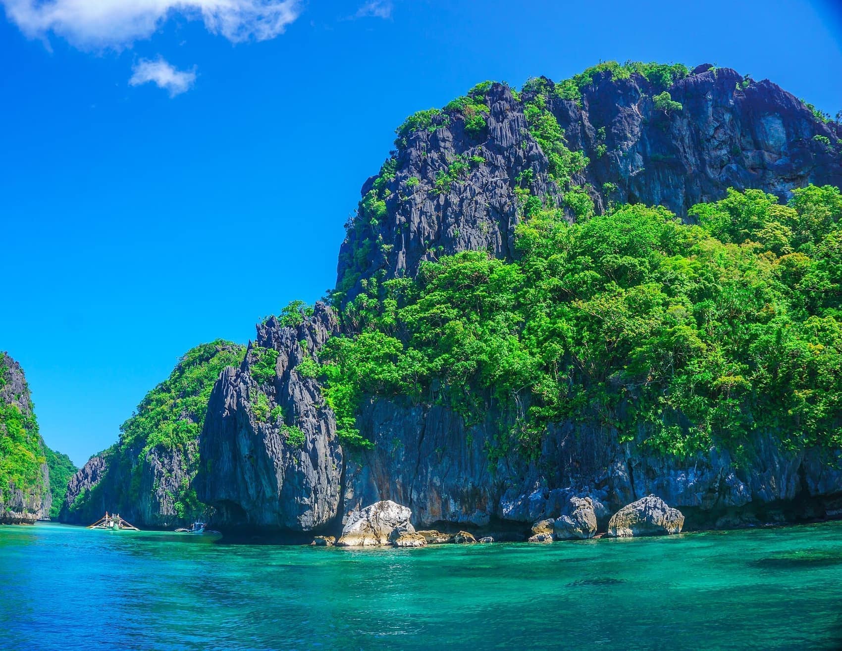 A jungle-topped karst island rising straight out of Bacuit Bay: this is the standard view from a bangka