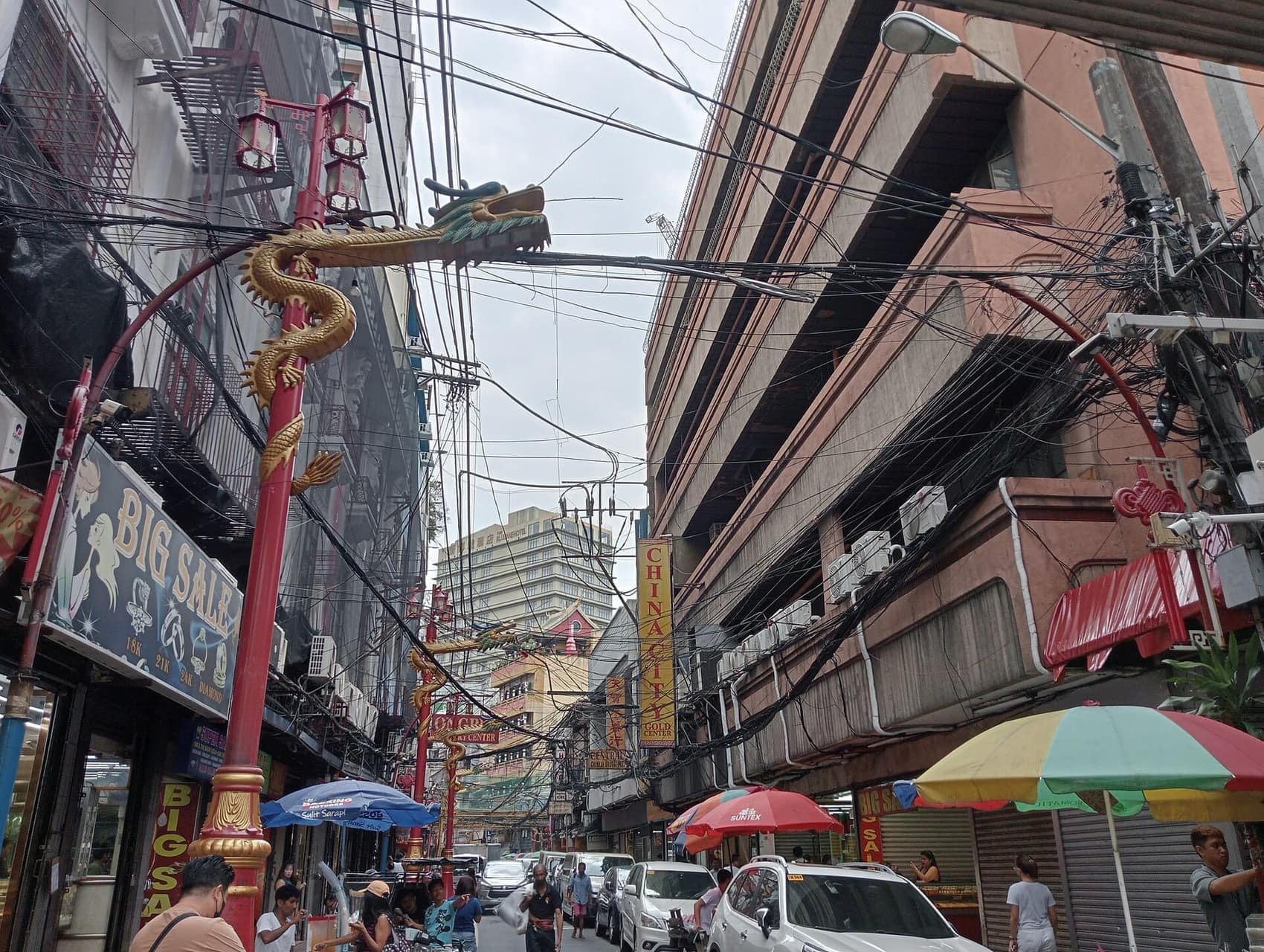 Ongpin Street, the main artery of the Binondo food crawl