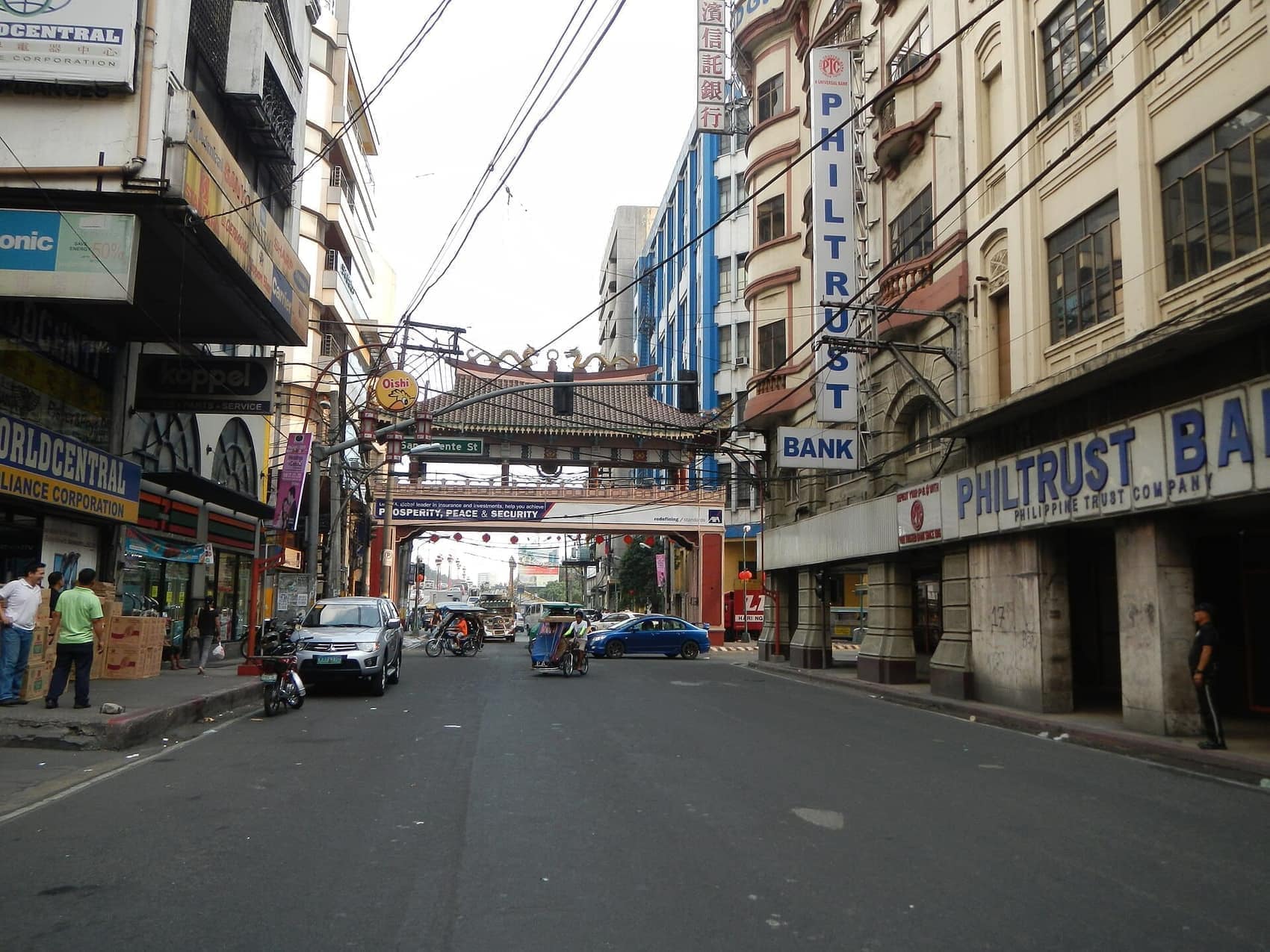 Binondo street level: banks, signage and canteens stacked on top of each other