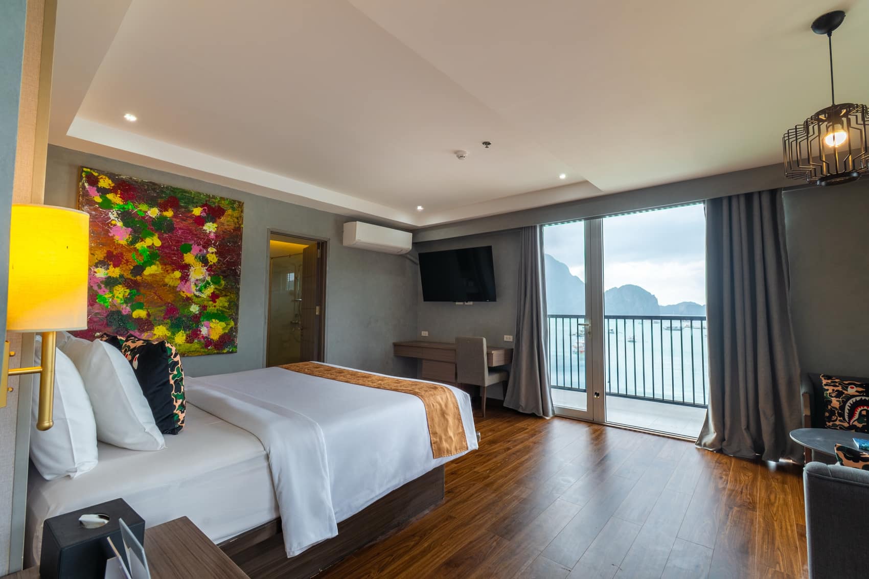 Executive room and ensuite, with harbor view through the window