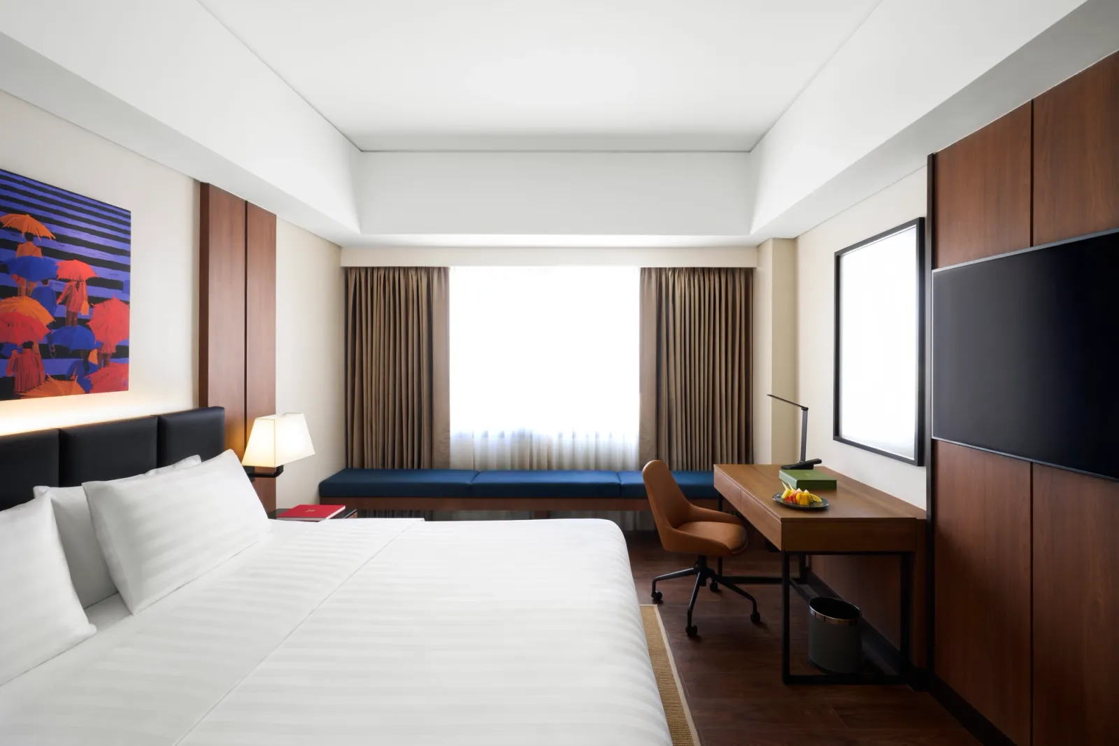 Standard Room: 30 sqm, king or two singles, desk and city window