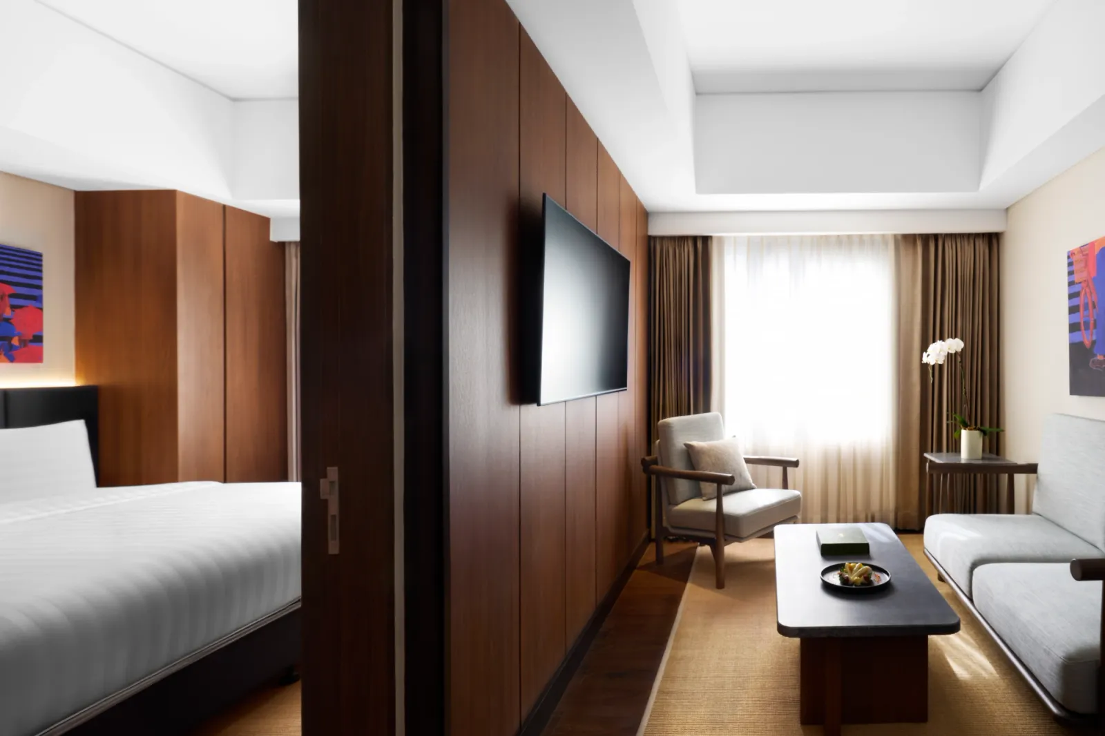 One-Bedroom Suite: separate living area, daybed by the window and 21st-floor lounge access