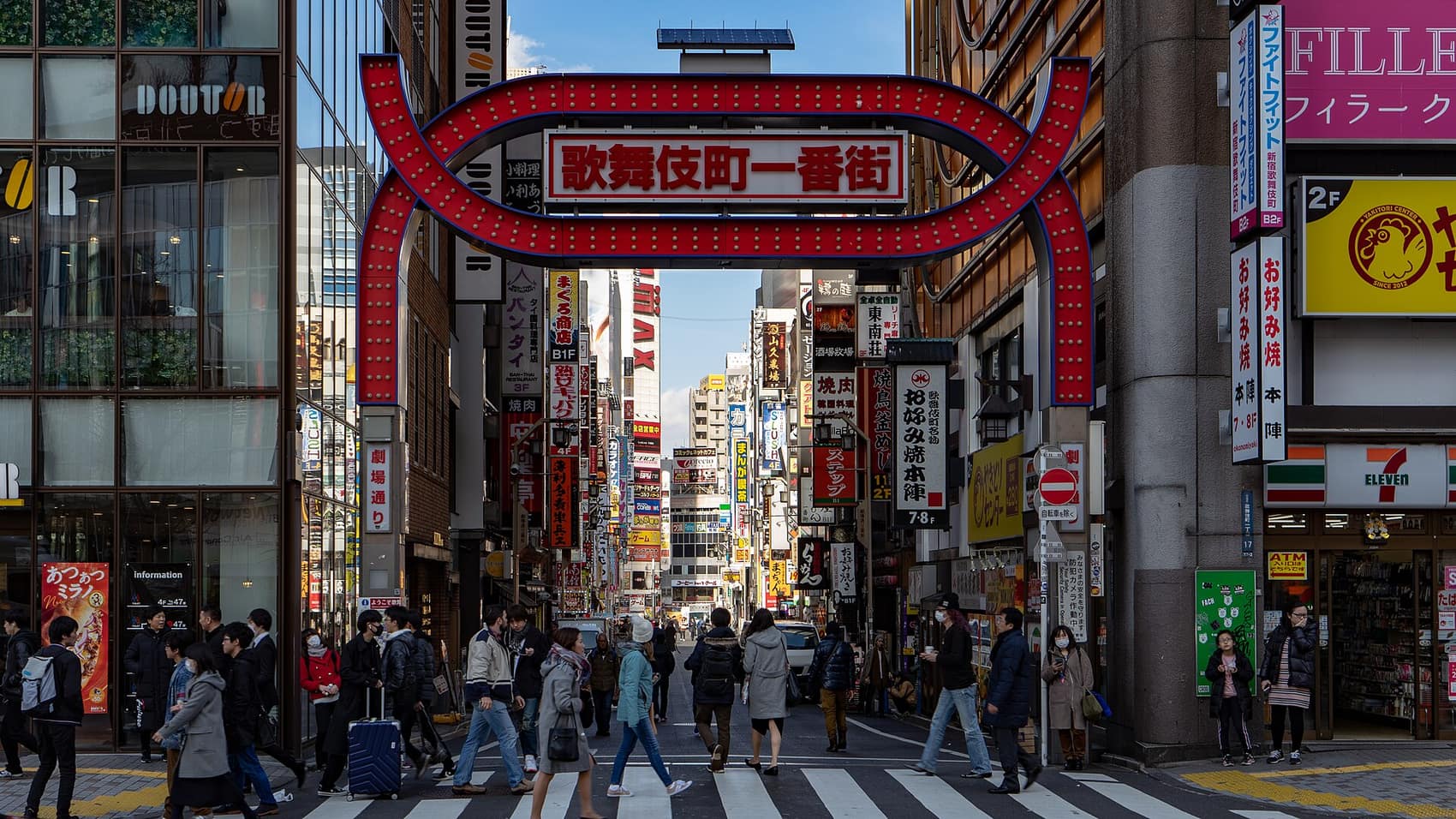 The gate into Kabukicho's Ichiban-gai, on the way to dinner